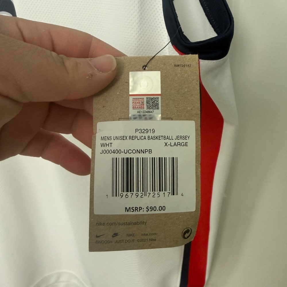 Nike Paige Bueckers UConn Jersey - Picture 5 of 7